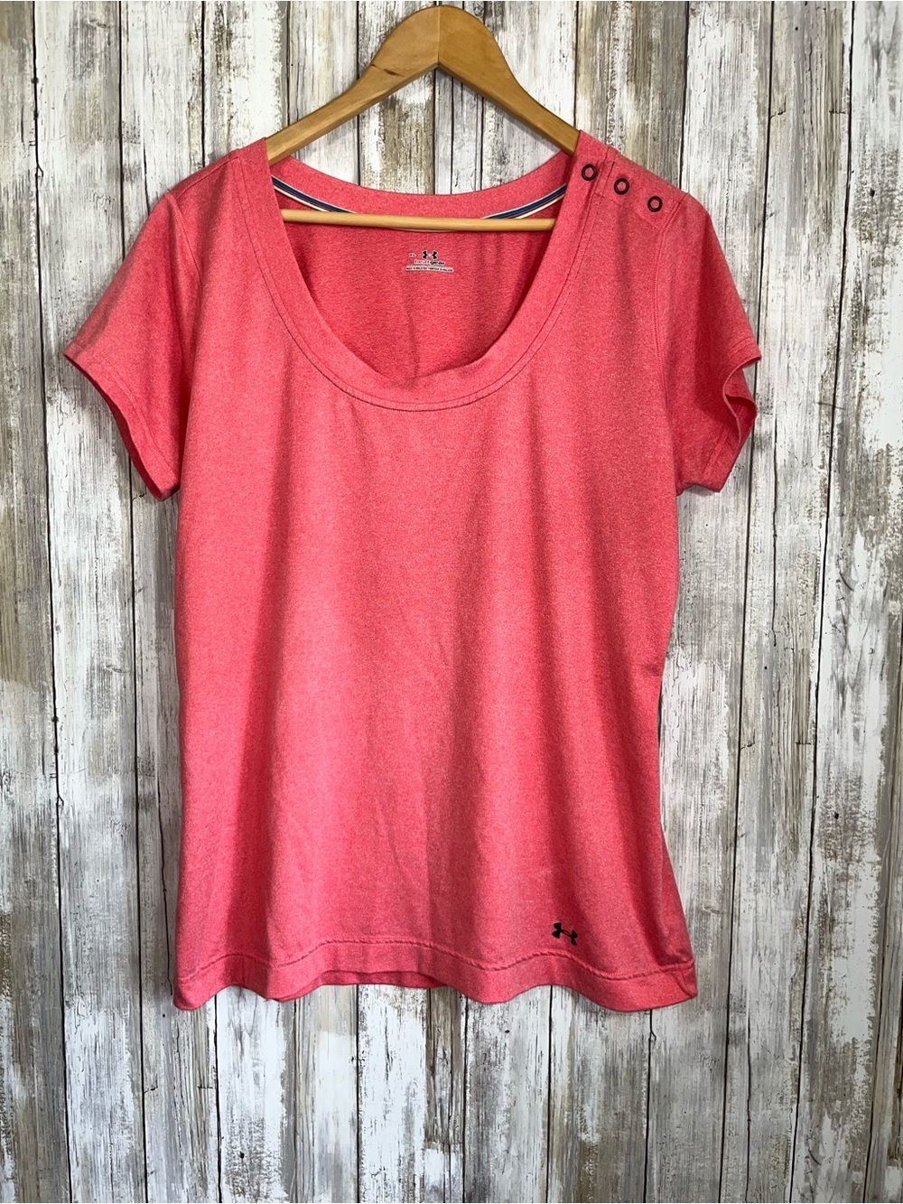 Under Armour HeatGear Pink Short Sleeve Top XL Athletic Tee Button Shoulder - Picture 1 of 5